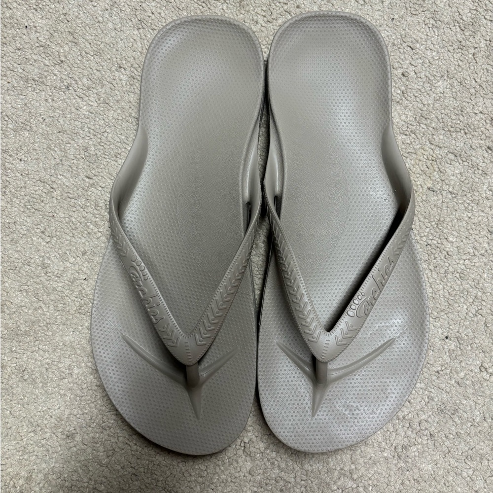 Archies flip flops size 9 women’s Taupe